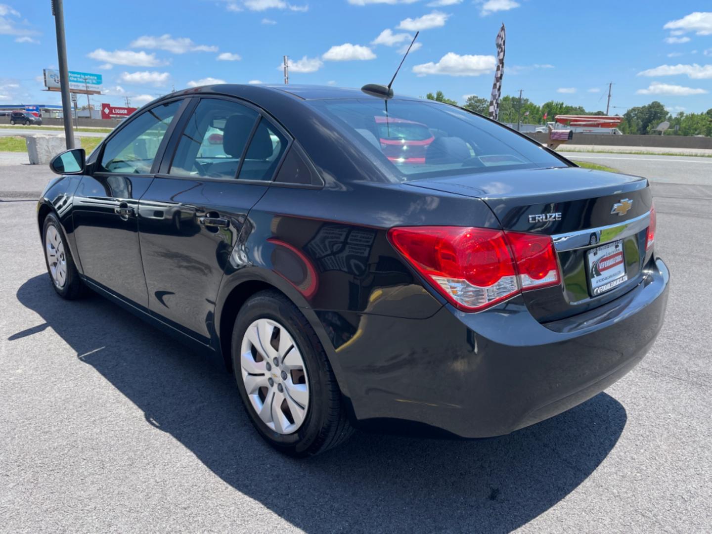 2016 Black Chevrolet Cruze Limited (1G1PC5SH2G7) with an 4-Cyl, ECOTEC, 1.8 Liter engine, Auto, 6-Spd Overdrive transmission, located at 8008 Warden Rd, Sherwood, AR, 72120, (501) 801-6100, 34.830078, -92.186684 - Photo#5